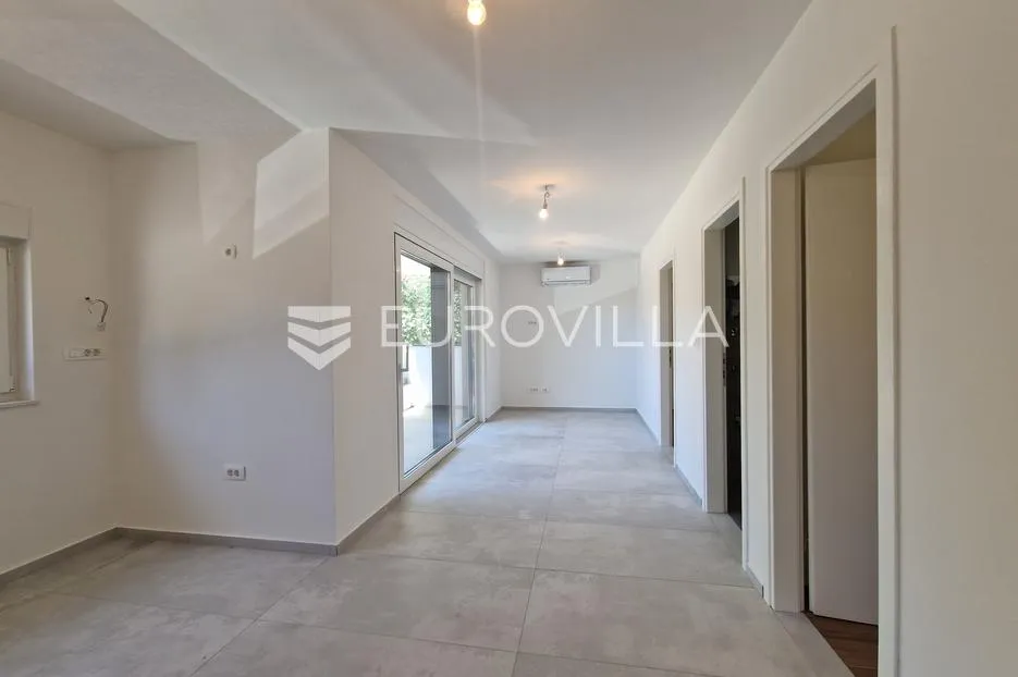 Vir, apartman s dvije spavaće sobe u novogradnji, južna strana otoka
