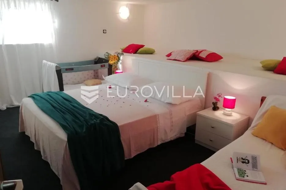 kaprije, prekrasna kuća s apartmanima, 180 m² - slika 23