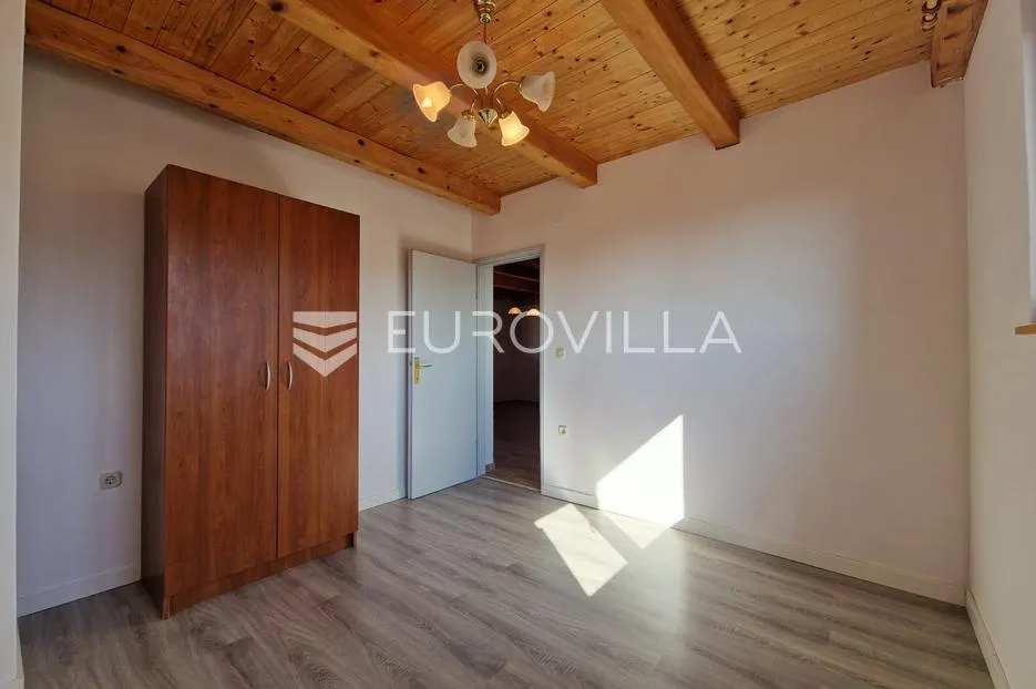 vir, 120 m od plaže, trosobni renovirani apartman s pogledom na more - slika 22