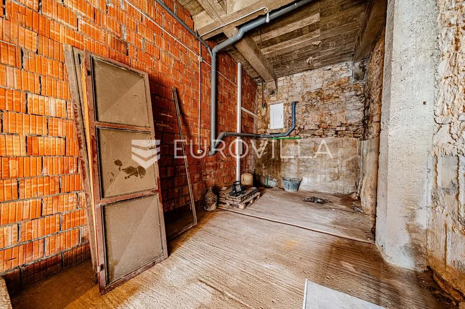 otok korčula, čara, kamena kuća u centru mjesta - slika 43