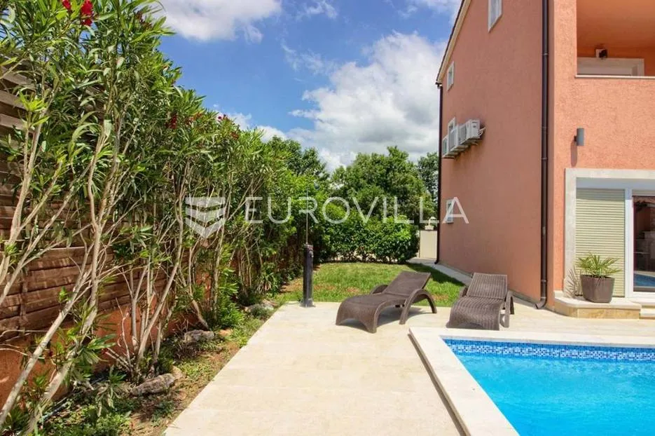 medulin, velika samostojeća kuća 360 m² s bazenom - slika 32