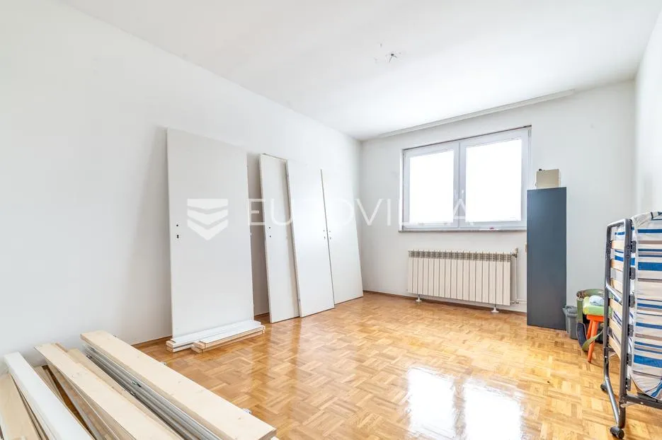 zagreb, sesvete, 2 atraktivne kuće 458 m2 - slika 2