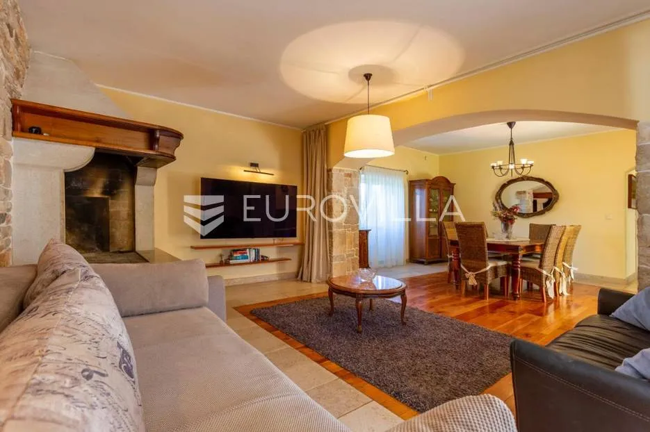 rakalj, predivna, prostrana villa s bazenom i velikom okućnicom, 452 m² - slika 19