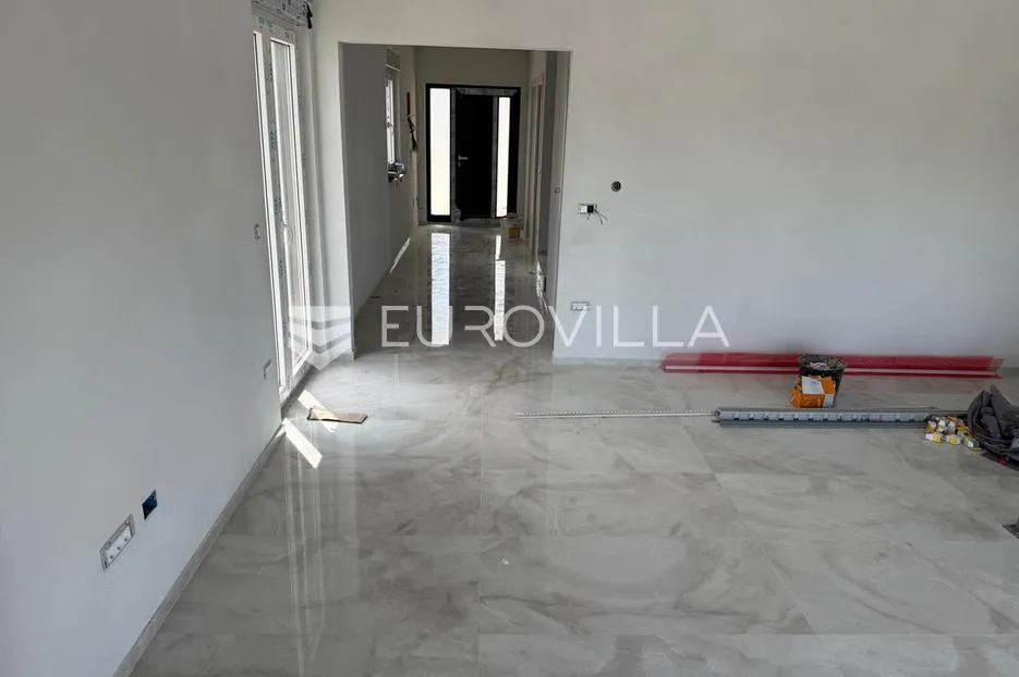 istra, svetvinčenat, kvalitetna moderna kuća 180 m² s bazenom 24 m² i garažom - slika 16