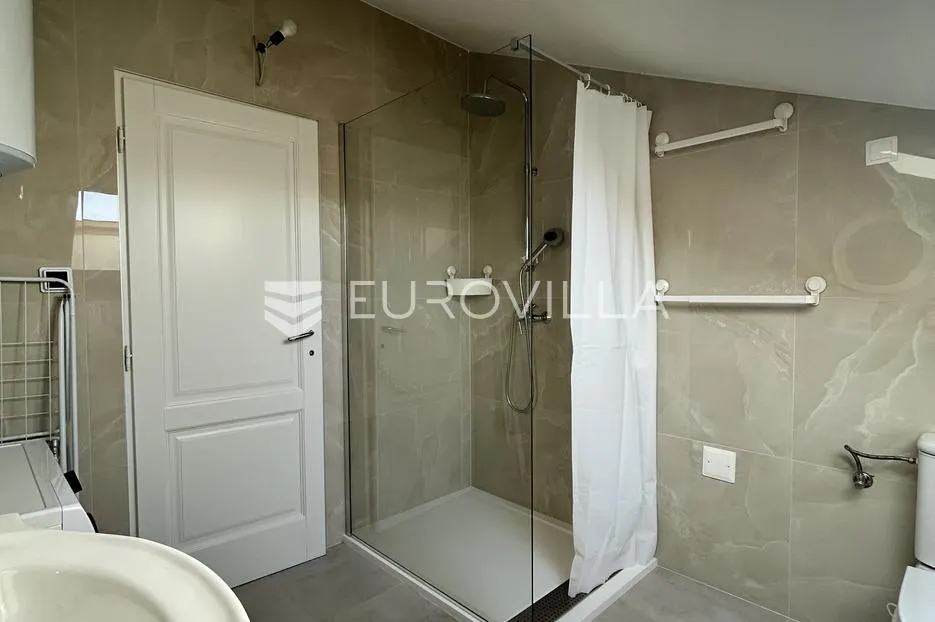 zadar, diklo, uređen dvosobni stan na drugom katu, 74 m² - slika 9