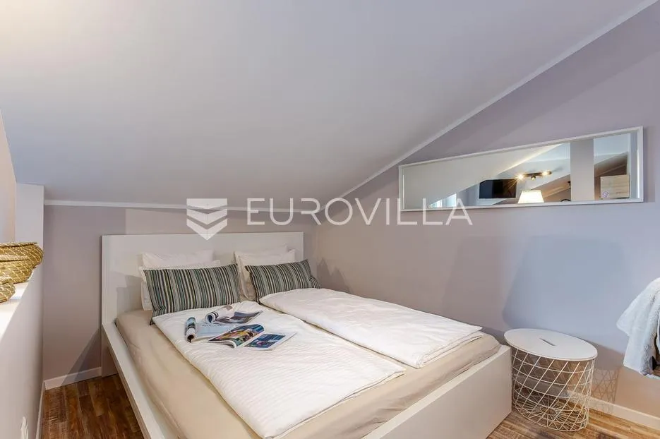 rijeka, centar, novouređen dvoetaži stan nkp 125 m2 s četiri apartmana - slika 20