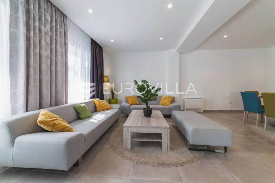 trogir, luksuzna vila s bazenom, nkp 368 m2 - slika 13