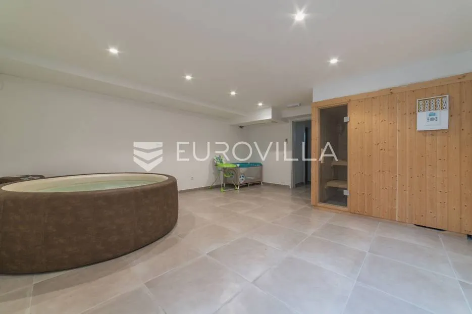 trogir, luksuzna vila s bazenom, nkp 368 m2 - slika 85