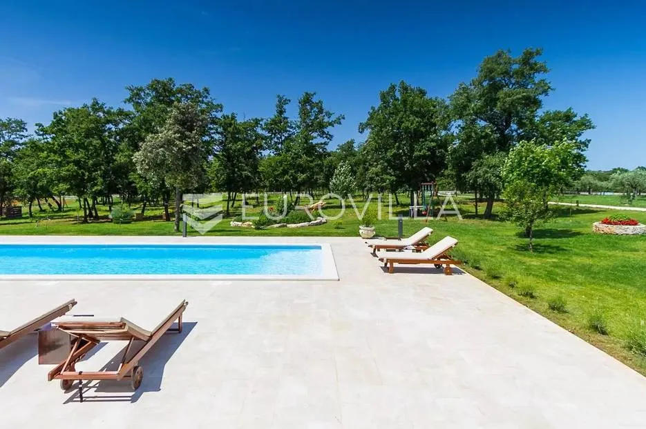 istra, bale, vila s bazenom na imanju od 30.000 m2 u osami - slika 49