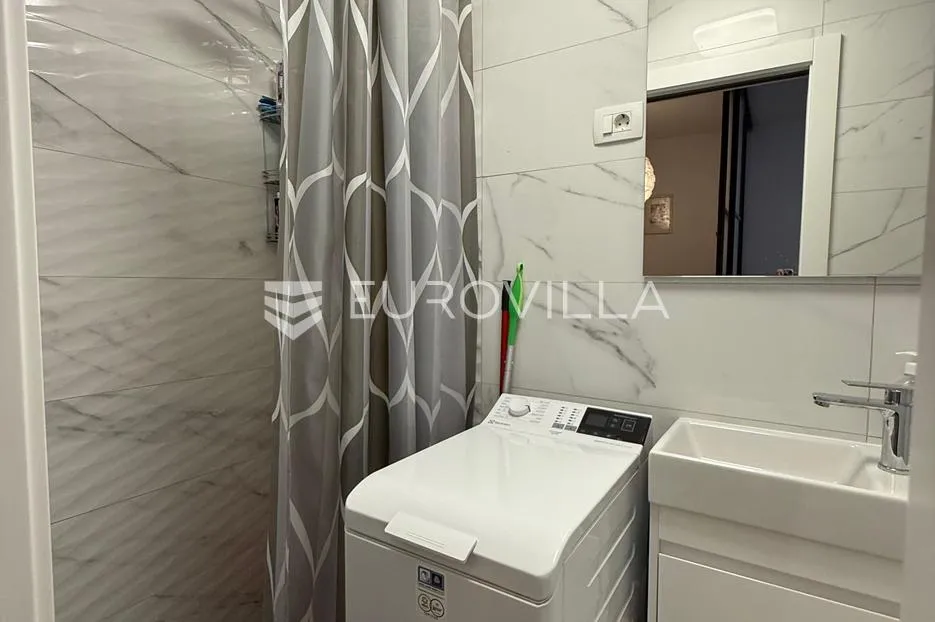 split, centar, dvosoban stan studio apartman - slika 25