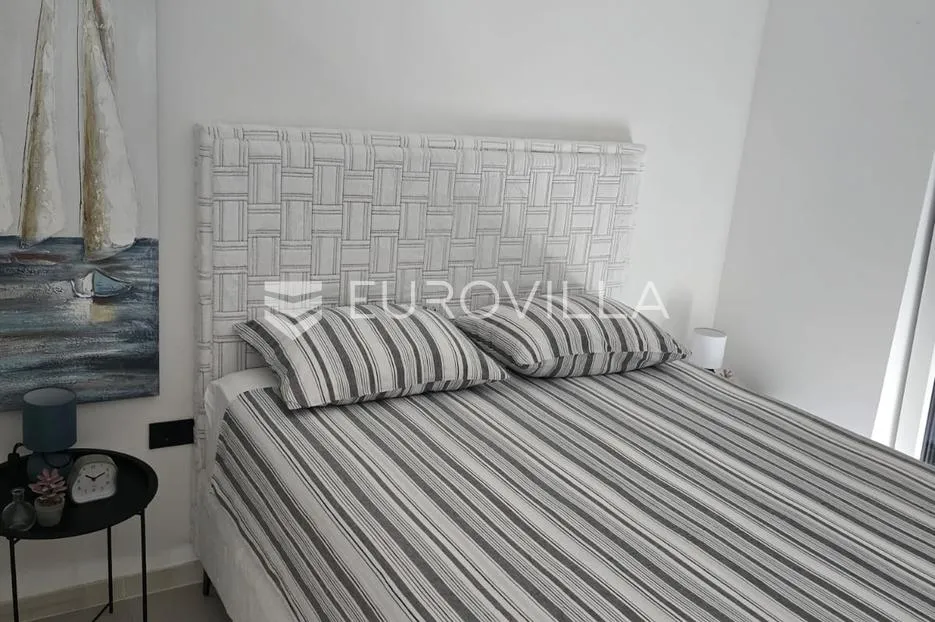 jadranovo, luksuzna dvojna kuća s bazenom 197 m² - slika 29