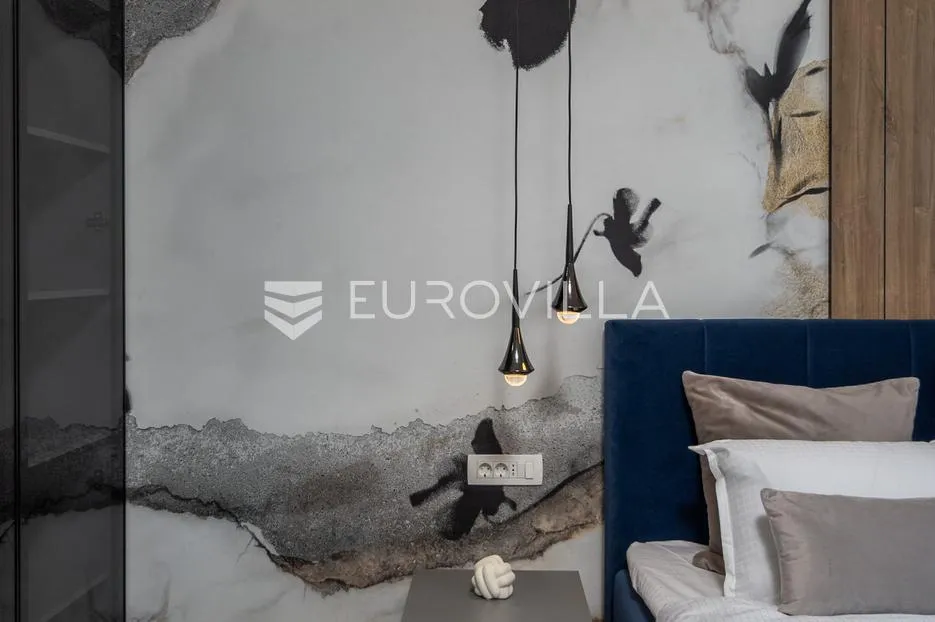 rijeka, centar, novouređen luksuzan stan nkp 98 m2 s tri apartmana - slika 21