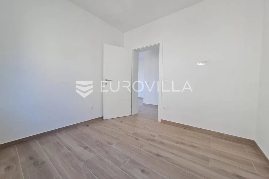 vir, luksuzan apartman u prizemlju s vrtom i pogledom na more - slika 21