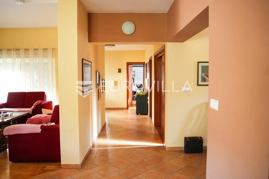 vinkovci, kuća 300 m², centar, namještena, odmah useljiva - slika 8