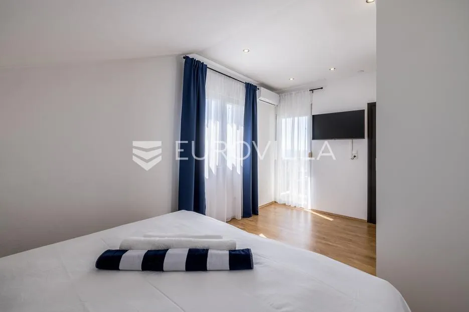 kaštel stari, atraktivna kuća s bazenom na mirnoj lokaciji - slika 11
