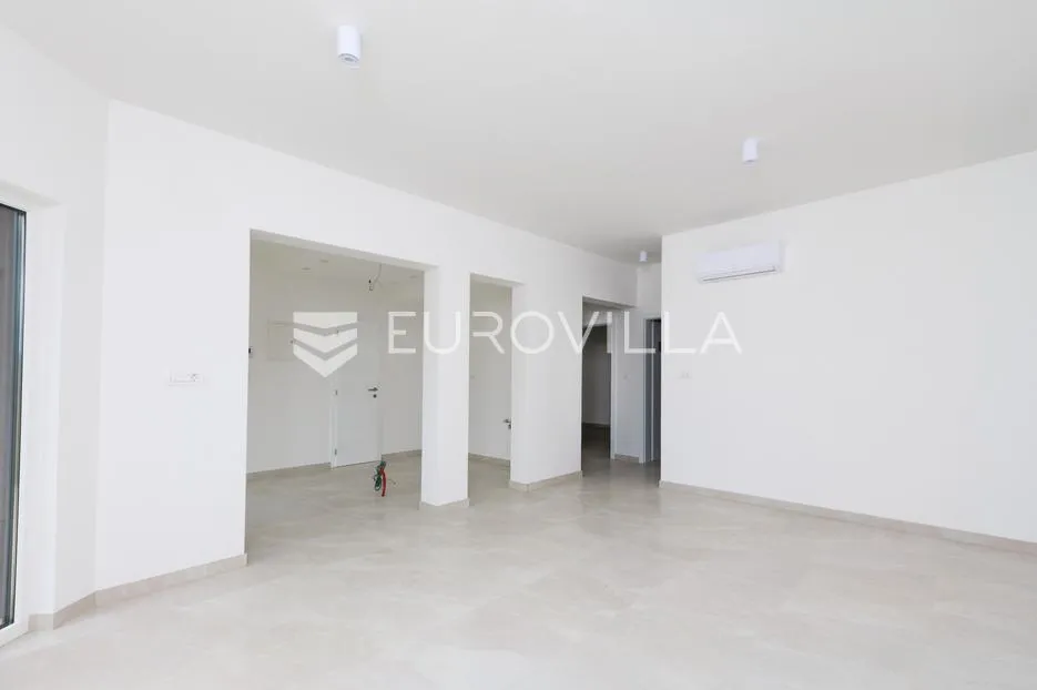 crikvenica, trosoban stan 72 m² s prostranom terasom i parkingom - slika 4