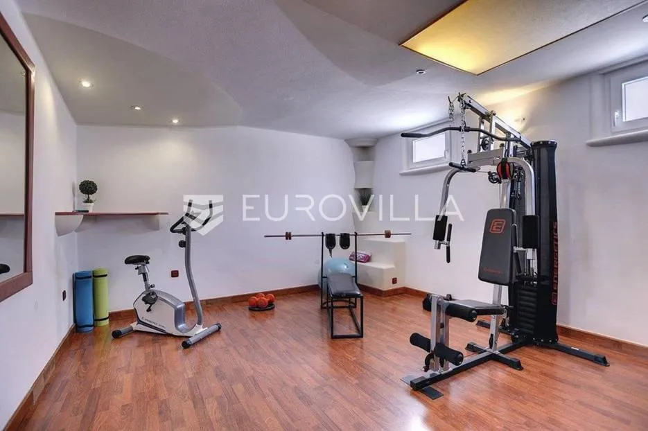 moderna villa s bazenom i teretanom na prestižnoj lokaciji u medulinu - slika 12