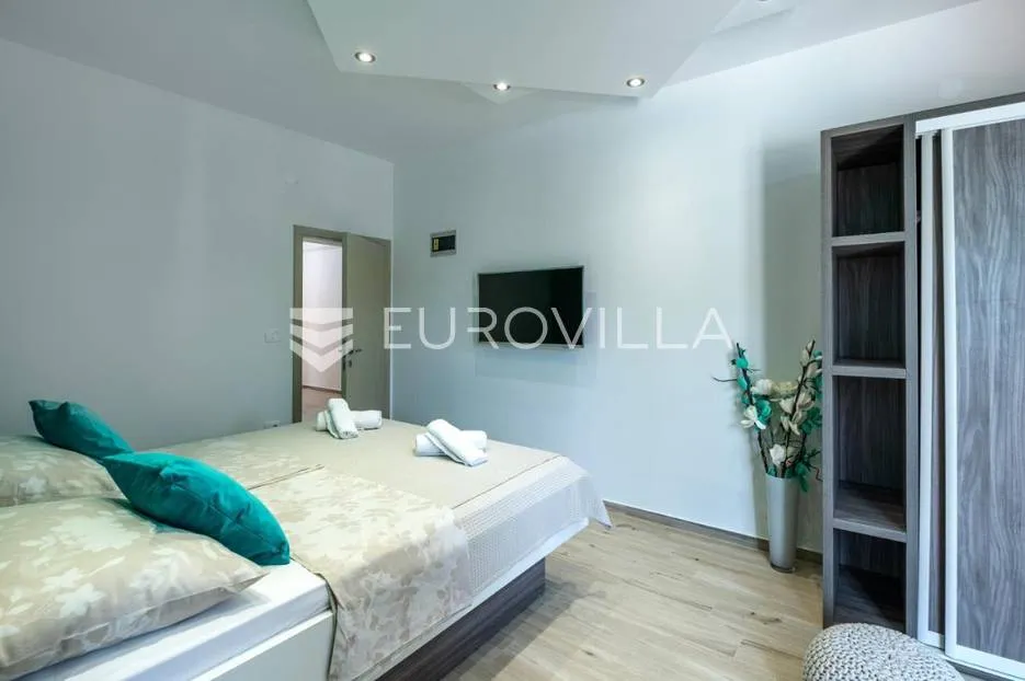 pula, apartmanska kuća s bazenom na uređenoj okućnici, 350 m od mora - slika 29