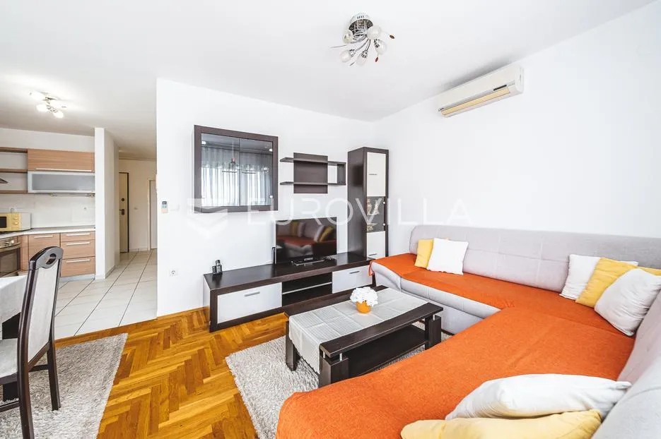 zagreb, podsused uređen trosoban stan 55 m² parking - slika 2