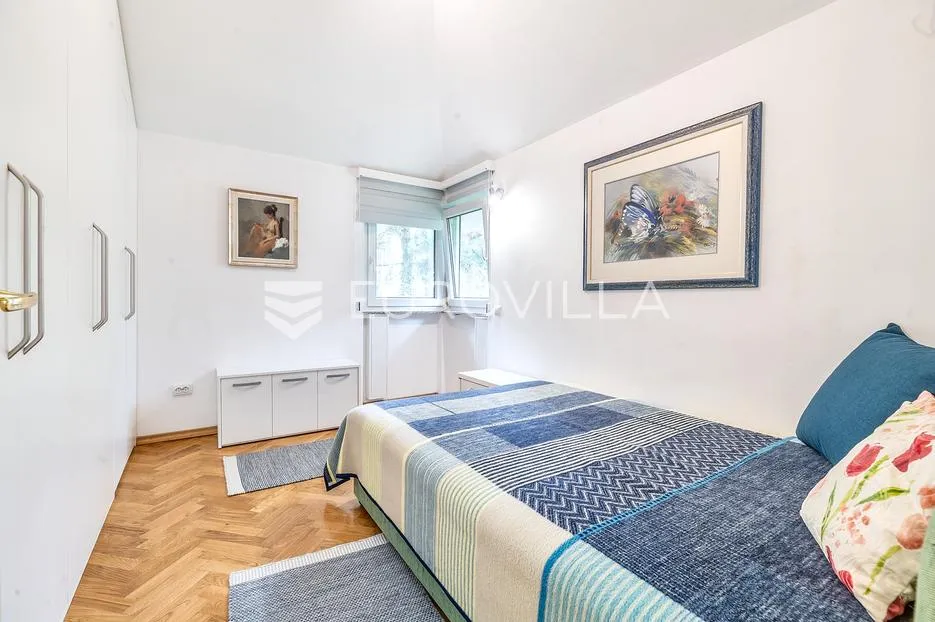 zagreb, nazorova, trosoban stan 55 m² u potkrovlju zgrade s liftom - slika 4
