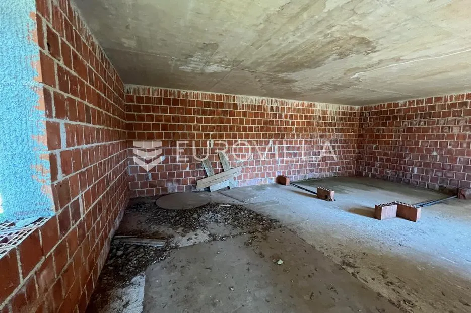 istra, peroj poljoprivredno zemljište 50 metara od mora s upisanim temeljem - slika 11