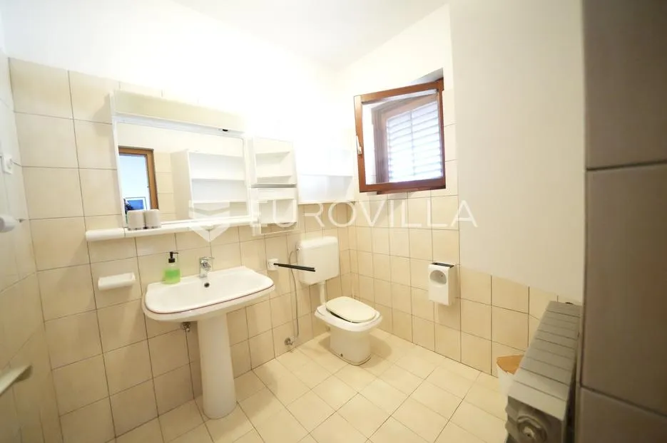 zadar, diklo vila prvi red do mora razvedena na tri etaže 377 m² - slika 16