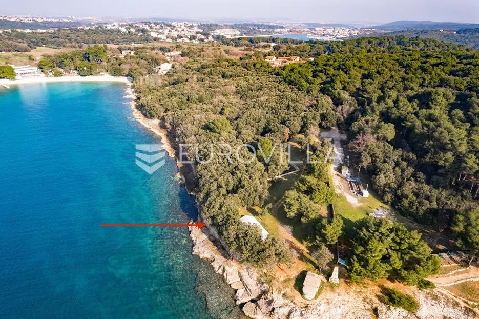 istra, banjole zemljište 2700 m2 prvi red do mora s dva legalizirana objekta 67 m2 i 24 m2 - slika 8