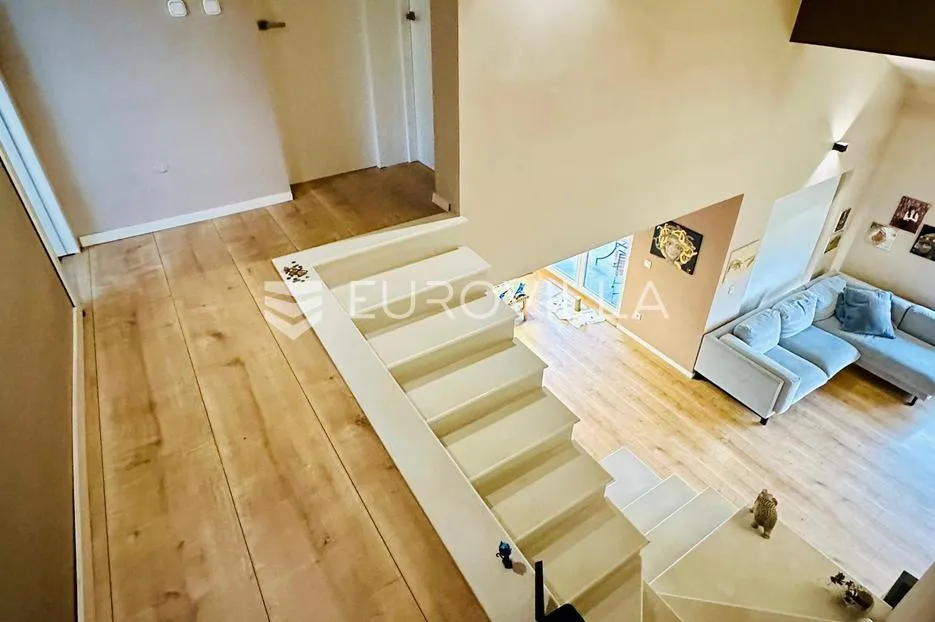 rugvica, oborovski novaki, prekrasna kuća 210 m² na zemljištu od 750 m² - slika 3
