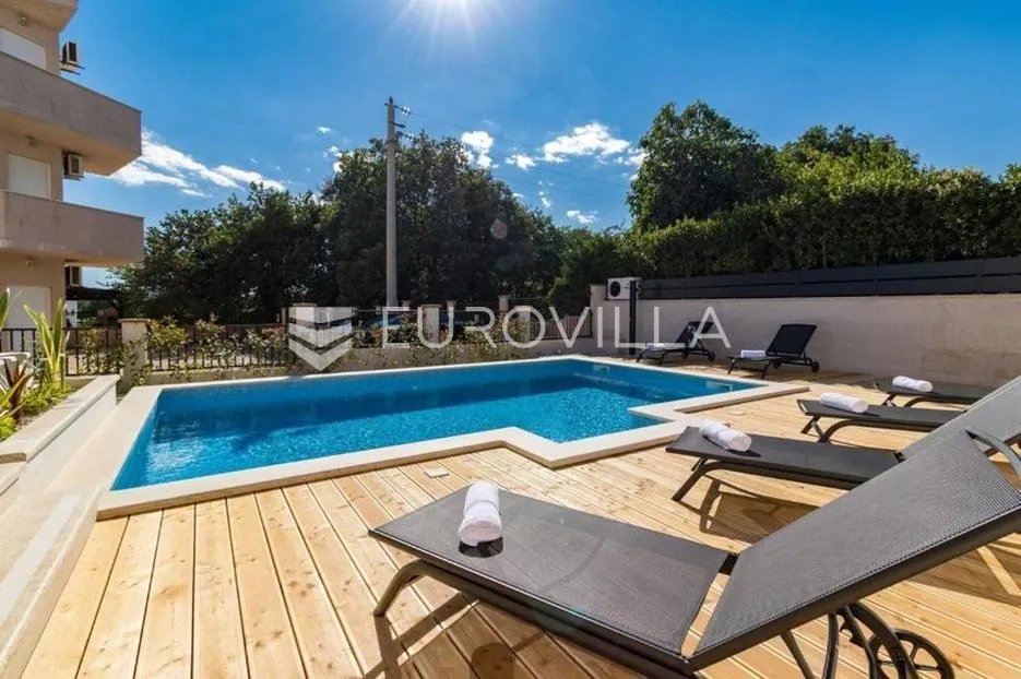 istra, ližnjan, vila 294 m2 s grijanim bazenom i uređenom okućnicom - slika 7