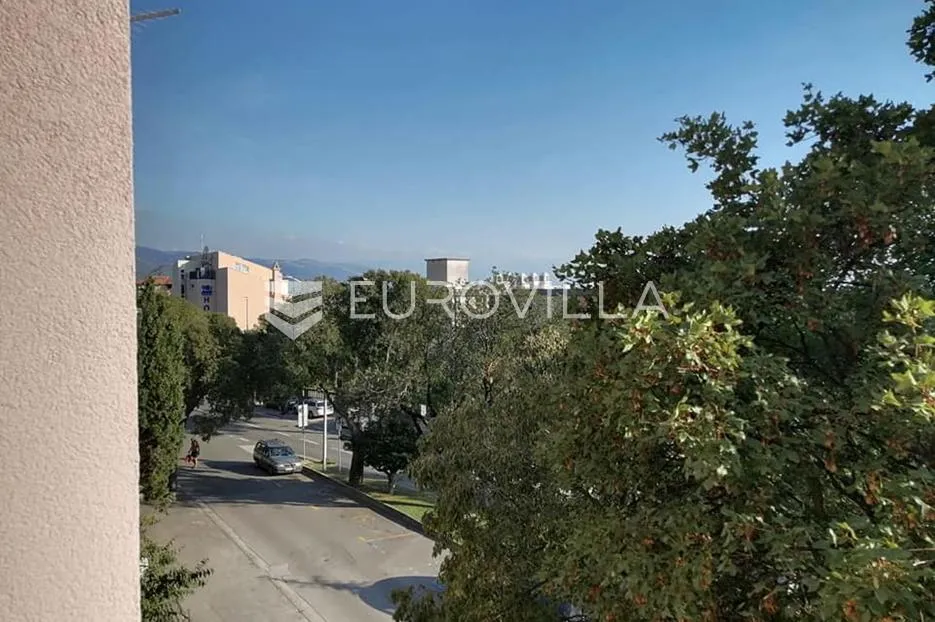 novi vinodolski, dvosoban stan 57 m², samo 150 m od mora, balkon, pogled - slika 13