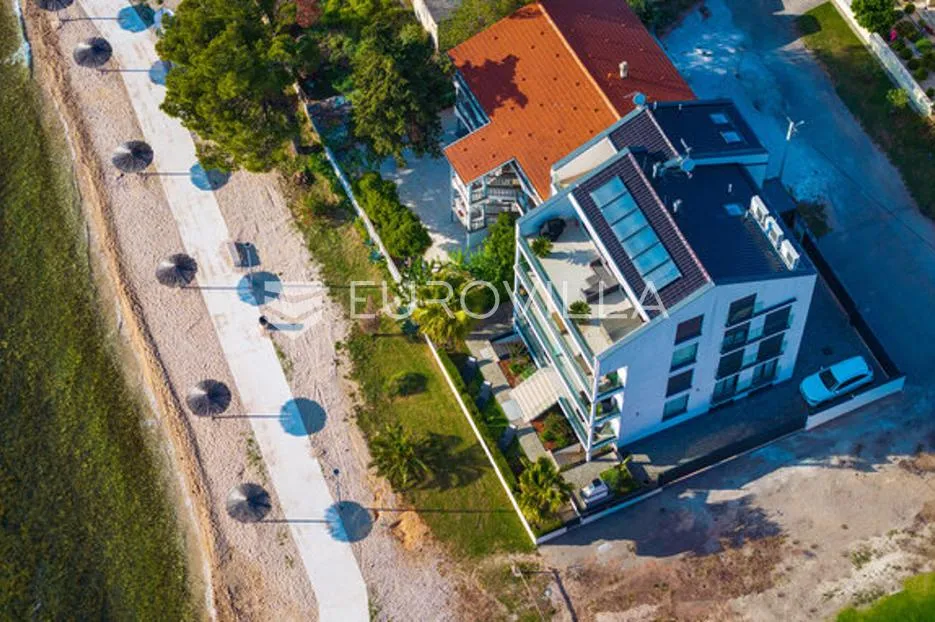 zadar, bibinje, prekrasan, osunčan dvosoban stan na iznimnoj lokaciji prvi red do mora - slika 19