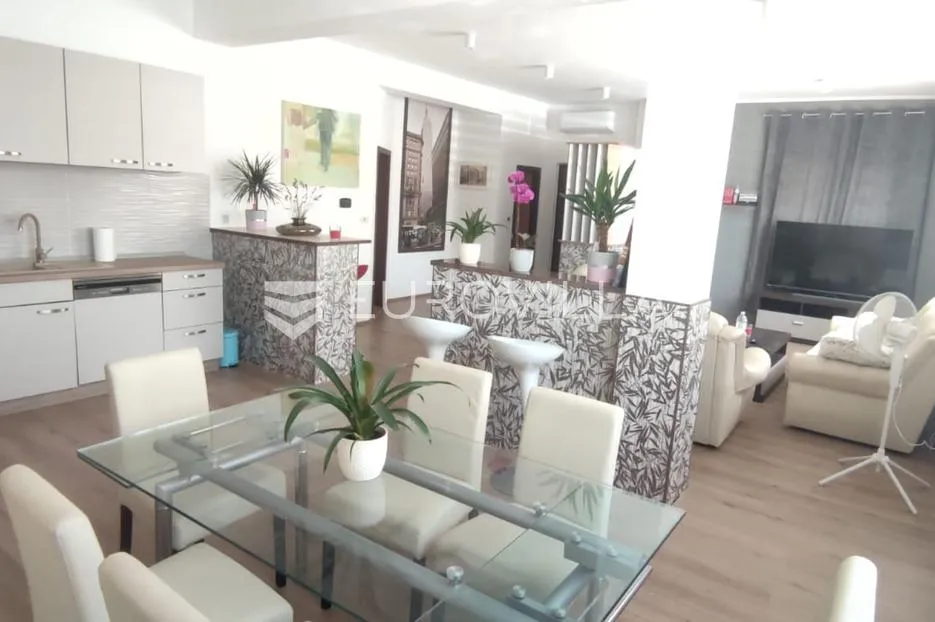 istra, pula, stan 100 m², prizemlje, mirna lokacija - slika 2