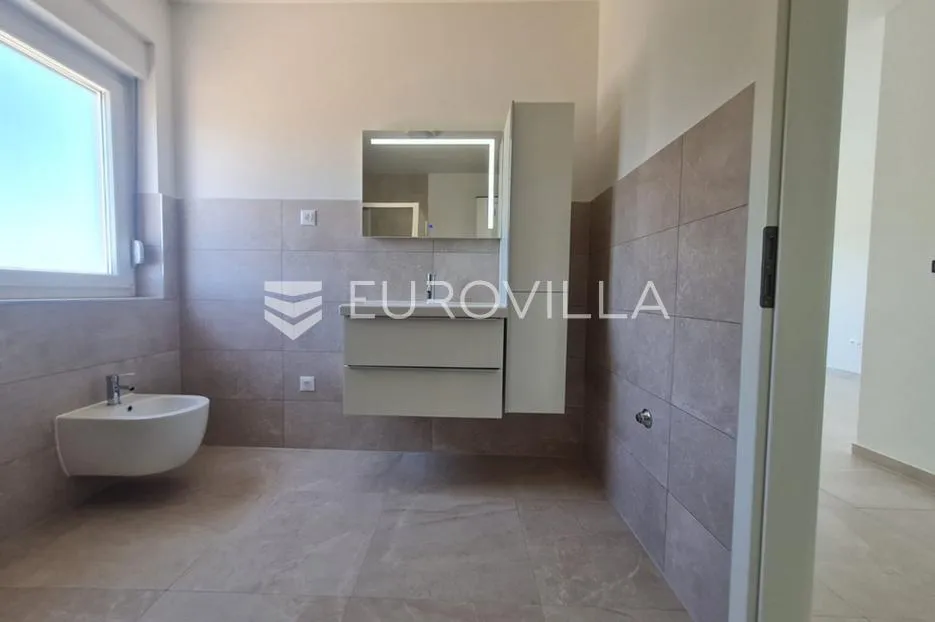 vir, komforan trosoban apartman u centru otoka s pogledom na more i krovnom terasom - slika 29