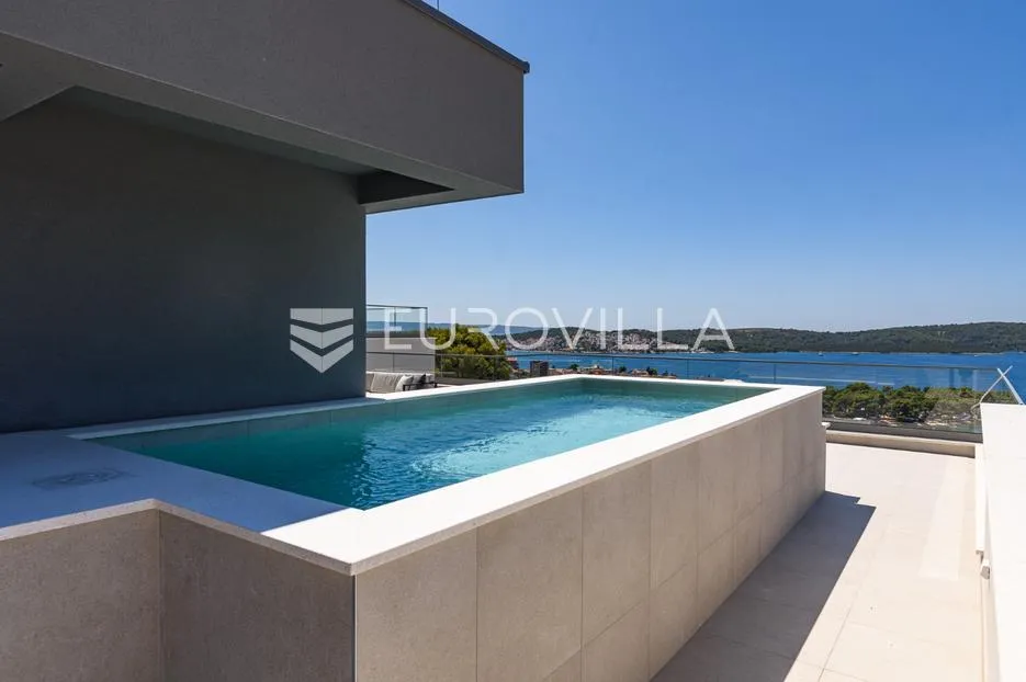 trogir, čiovo, luksuzan penthouse sa krovnom terasom i bazenom - slika 33