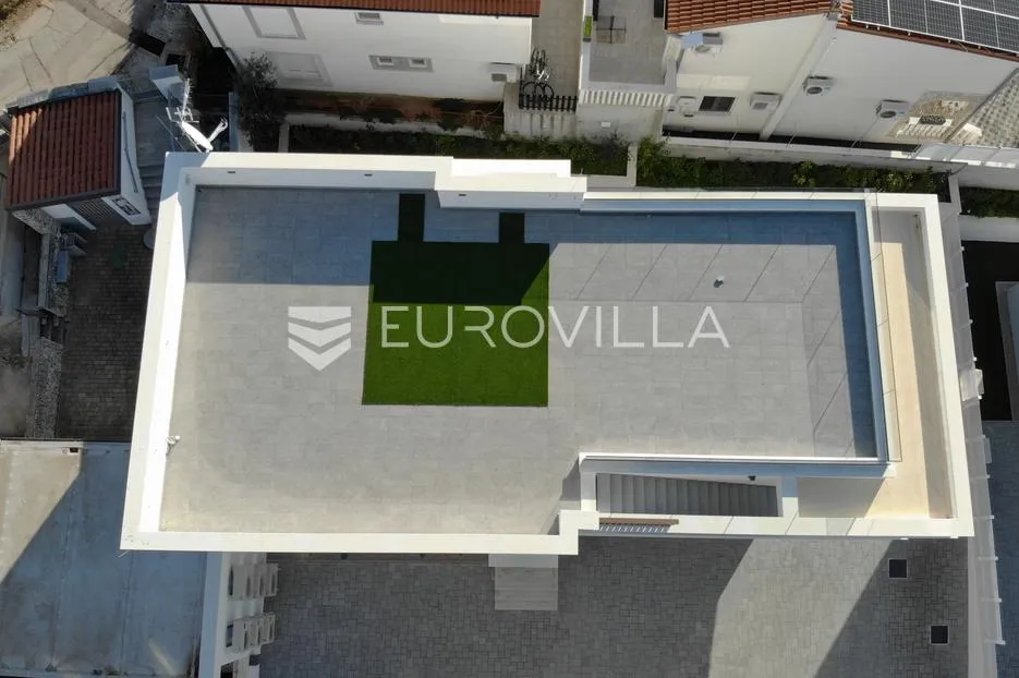 vodice, novogradnja, penthouse s krovnom terasom i pogledom na more, 141,80 m² - slika 2