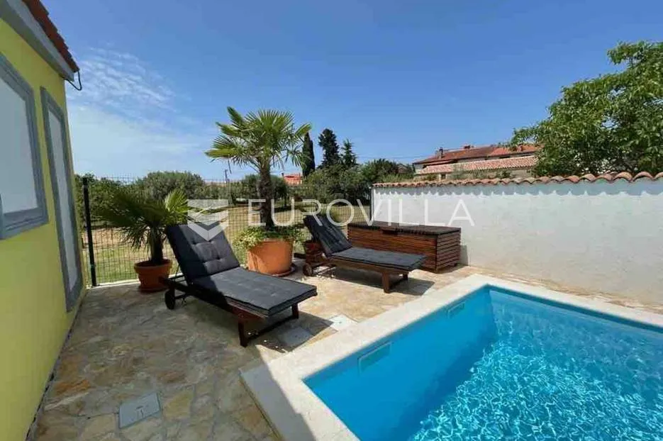 istra, pula - veli vrh, dvije samostojeće prizemnice sa bazenom nkp 50 m2 i 90 m2 - slika 3