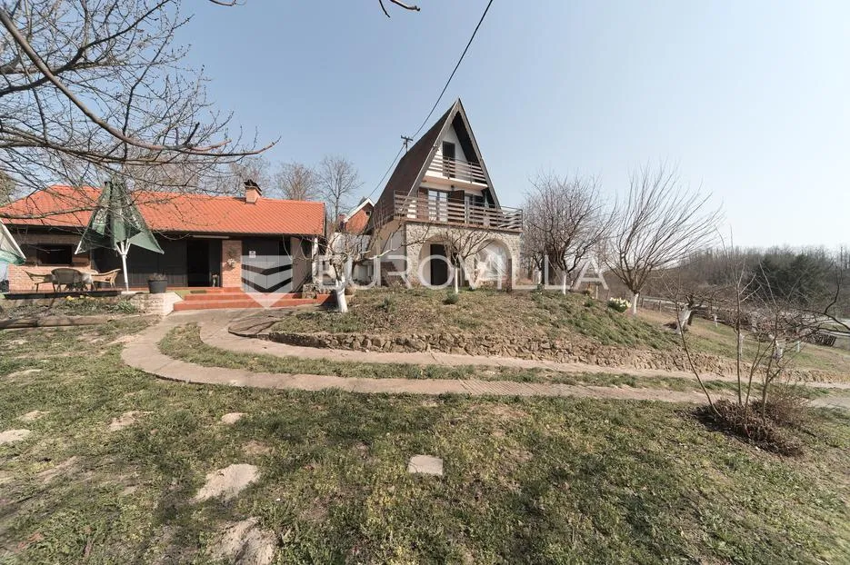 Osijek, Bijelo Brdo, prodaje se vikendica sa vinskim podrumom i uređenom konobom