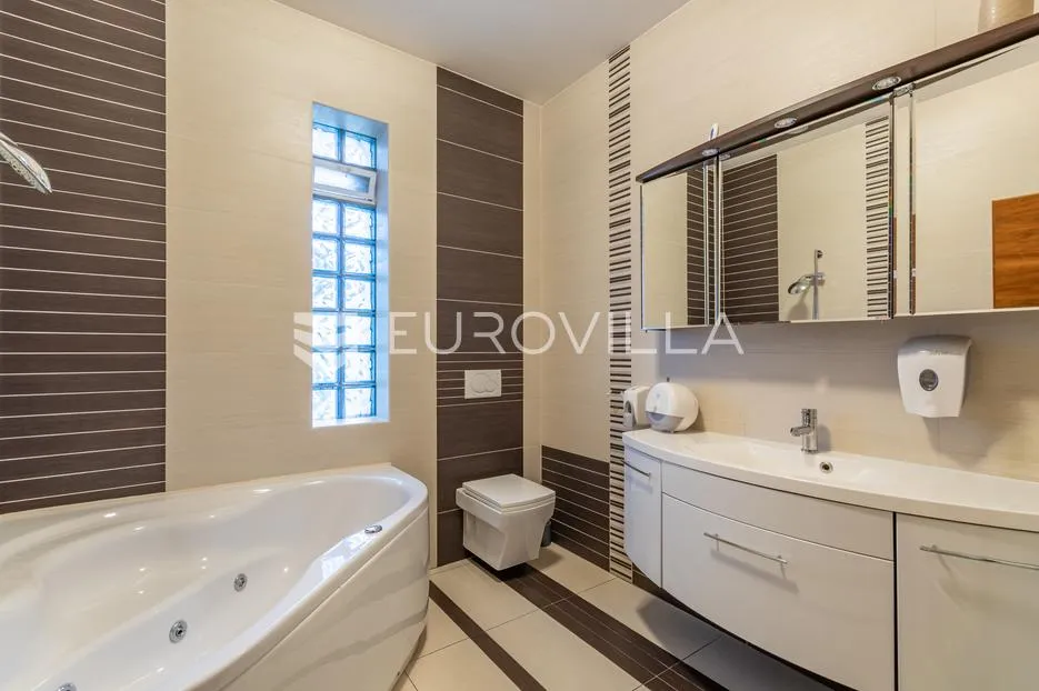 varaždin, centar, atraktivan poslovni prostor površine 228 m² - slika 5