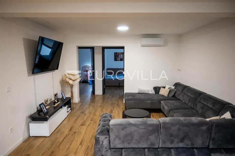 osijek, cvjetno naselje, stan 120 m2, prvi kat s lođom 44 m2 - slika 2