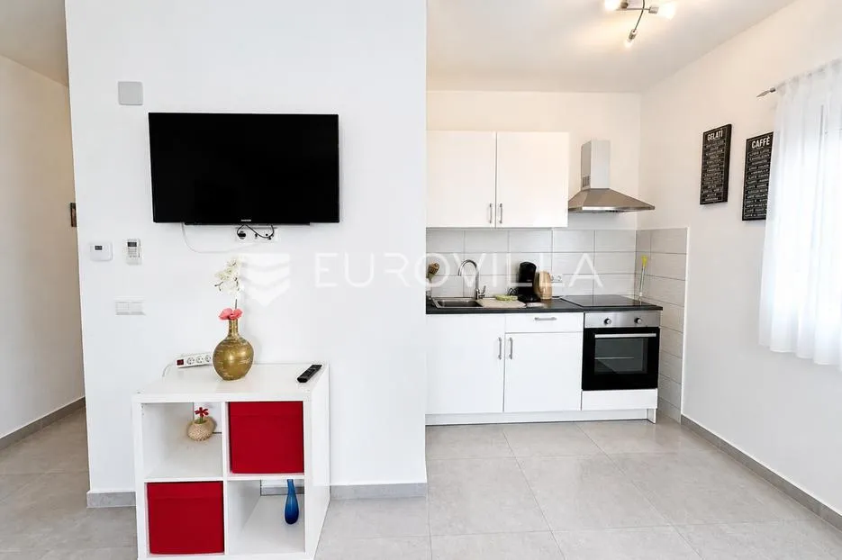 zadar, rtina, kuća s bazenom i tri stambene jedinice, 200 m od mora - slika 17