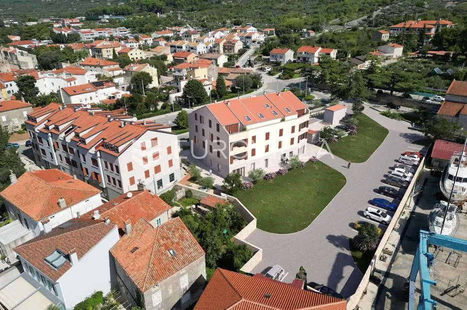 grad cres, centar, trosoban stan s krovnom terasom, novogradnja - slika 7