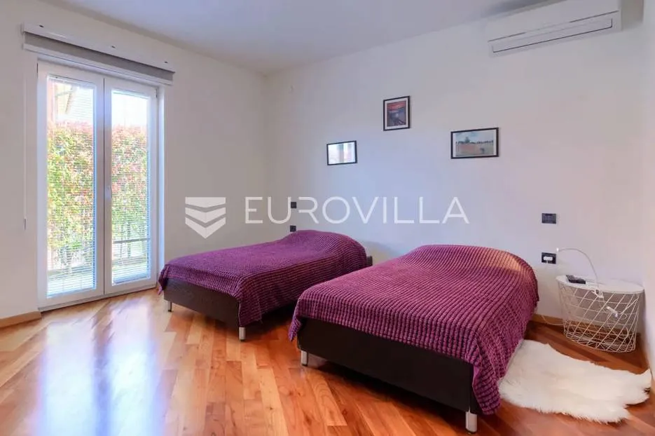 medulin, pomer, moderna samostojeća kuća 400 m² s bazenom u blizini mora - slika 29