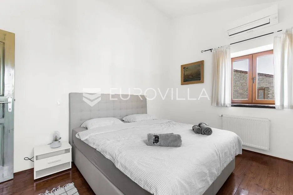 istra, svetvinčenat, prekrasna kamena katnica s bazenom 32 m² i jacuzzijem, 155 m² - slika 31