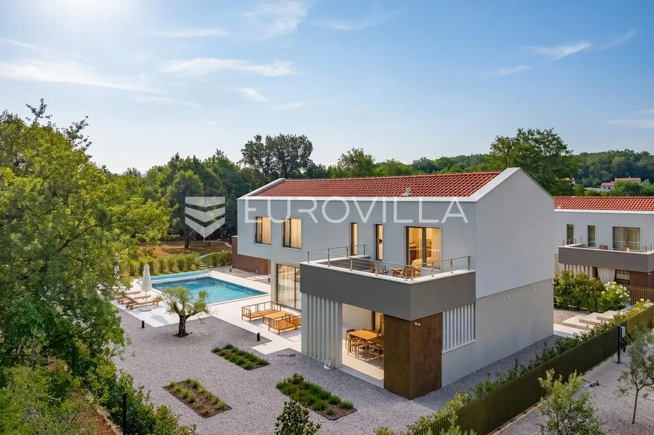 istra, labin, vrhunska moderna villa a, grijani bazen 48 m², 2710 m² uređene okućnice - slika 7