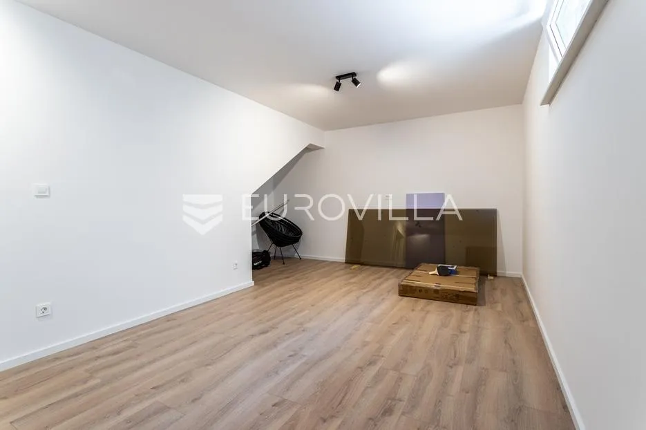 brodarica, moderna vila s bazenom, 283,62 m² - slika 37