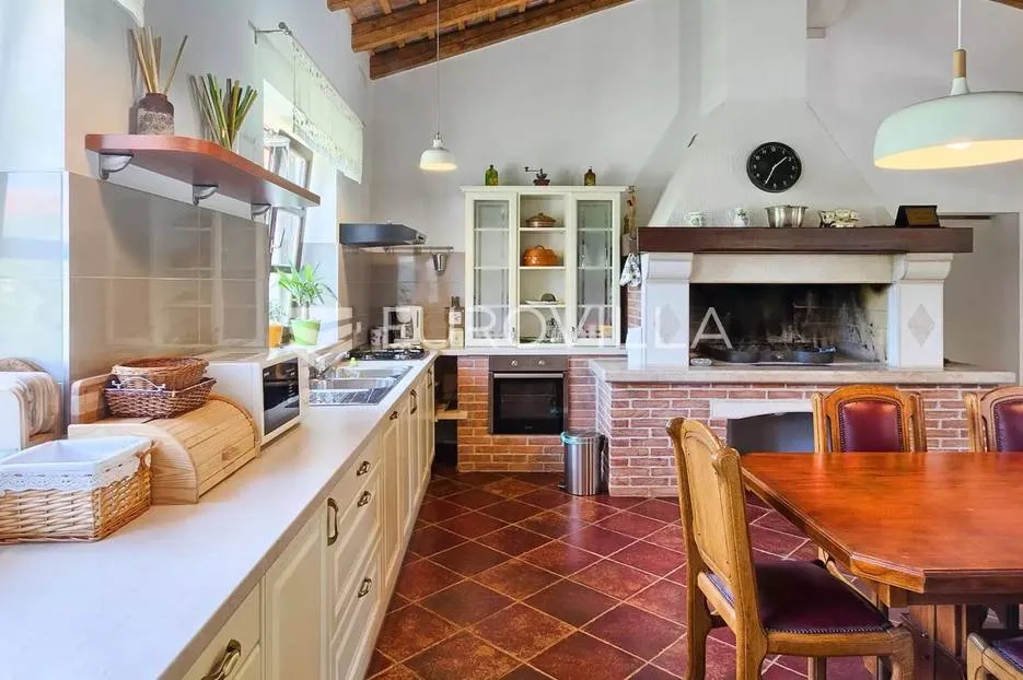 istra, bale, vila s bazenom na imanju od 30.000 m2 u osami - slika 47