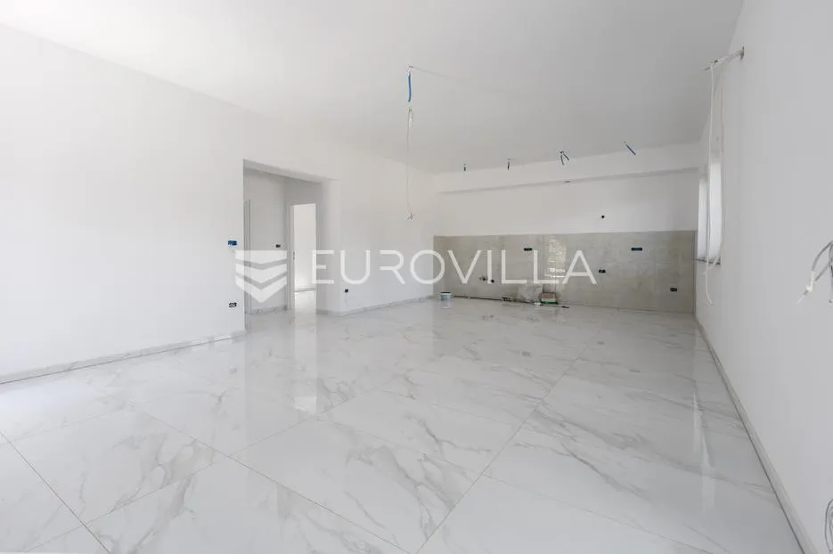 Istra, Poreč okolica, Moderan stan u prizemlju s velikim vrtom