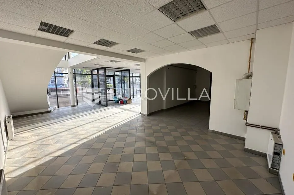 vukovar, centar, atraktivna poslovna zgrada na tri etaže - slika 14