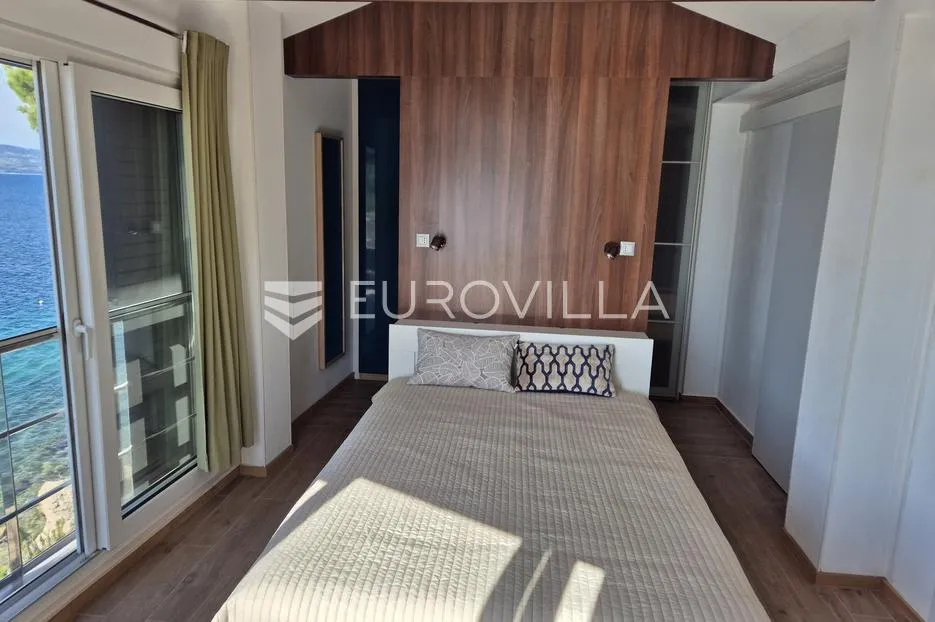 omiš, stanići, eskluzivna vila prvi red uz more - slika 19
