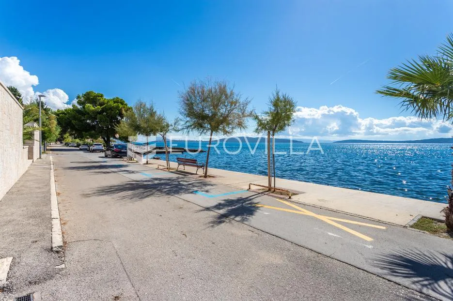 kaštel stari, komforan dvosoban stan u prvom redu do mora - slika 18